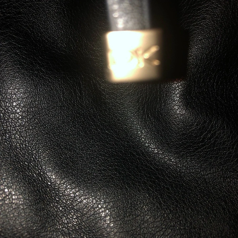 DKNY faux Leather Hobo Tote Bag - Classic Everyday Carry